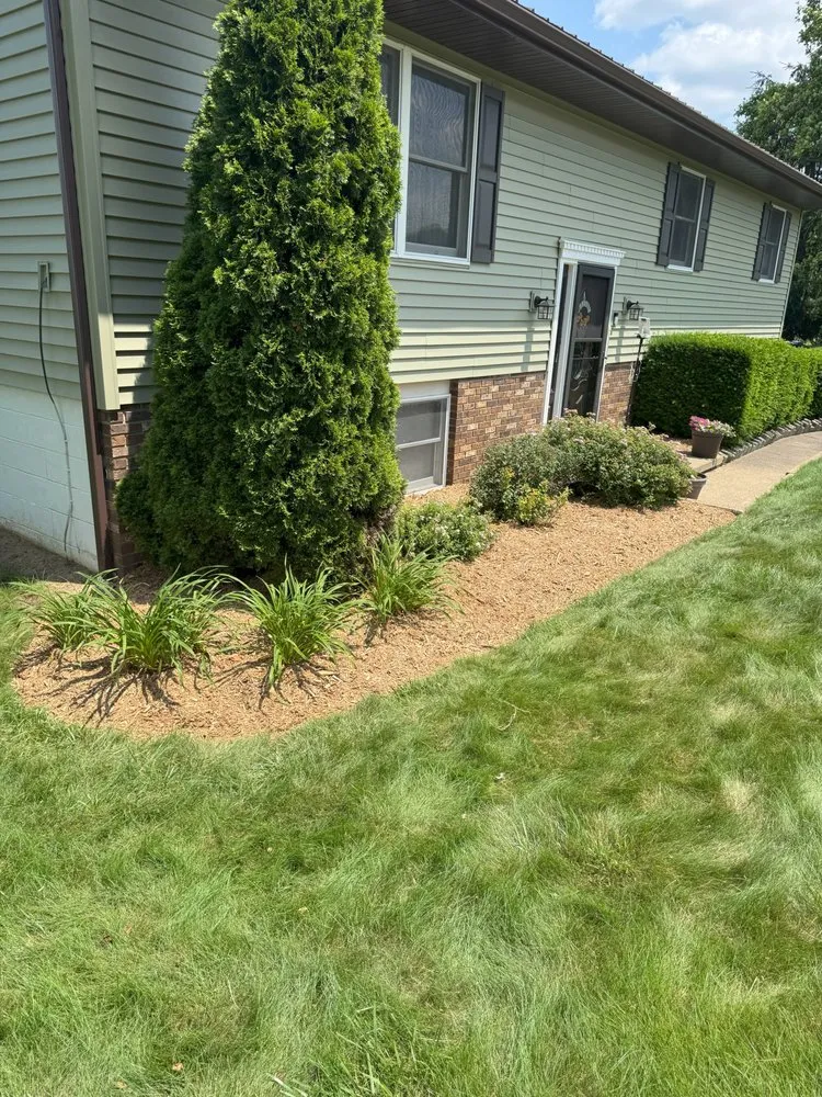 Expert lawn mowing service in Zanesville, OH - Geoworx Services