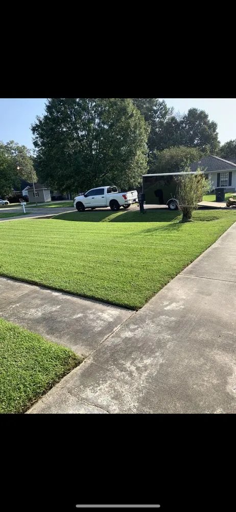 Professional garden landscaping for year-round maintenance in Baton Rouge, LA by Get It Done Lawn Care Service