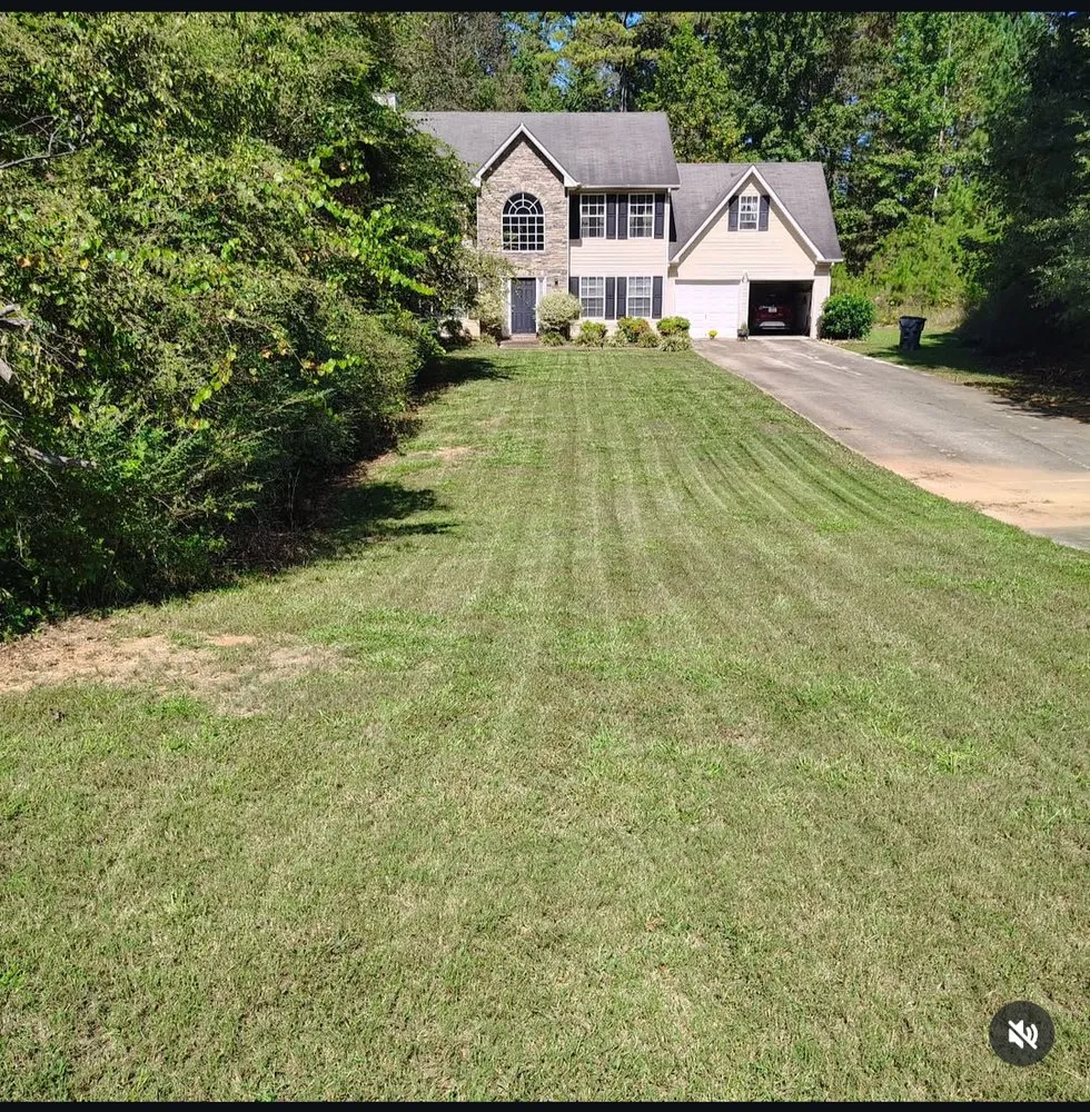 Reliable yard cleanup service for homes in Lilburn, GA by Get It Done Today Lawncare