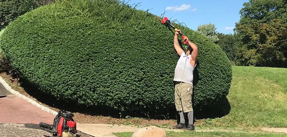 Affordable lawn mowing service experts serving Pompton Lakes, NJ - Get Lit Get Wet