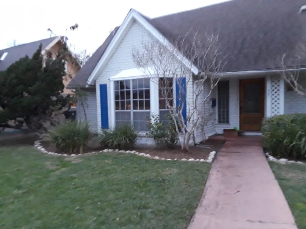 Custom lawn mowing service experts serving Corpus Christi, TX - Get Strong Lawn Care & Landscaping