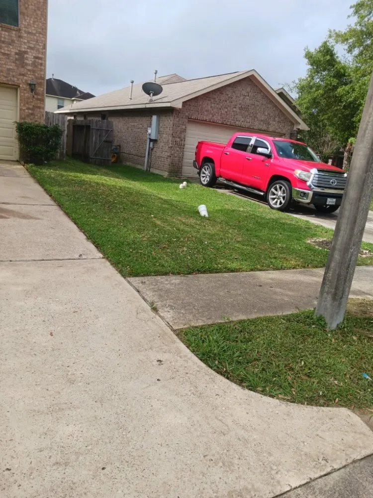 Trusted lawn mowing service for year-round maintenance across La Marque, TX - GETTER DUNNE LAWN SERVICE