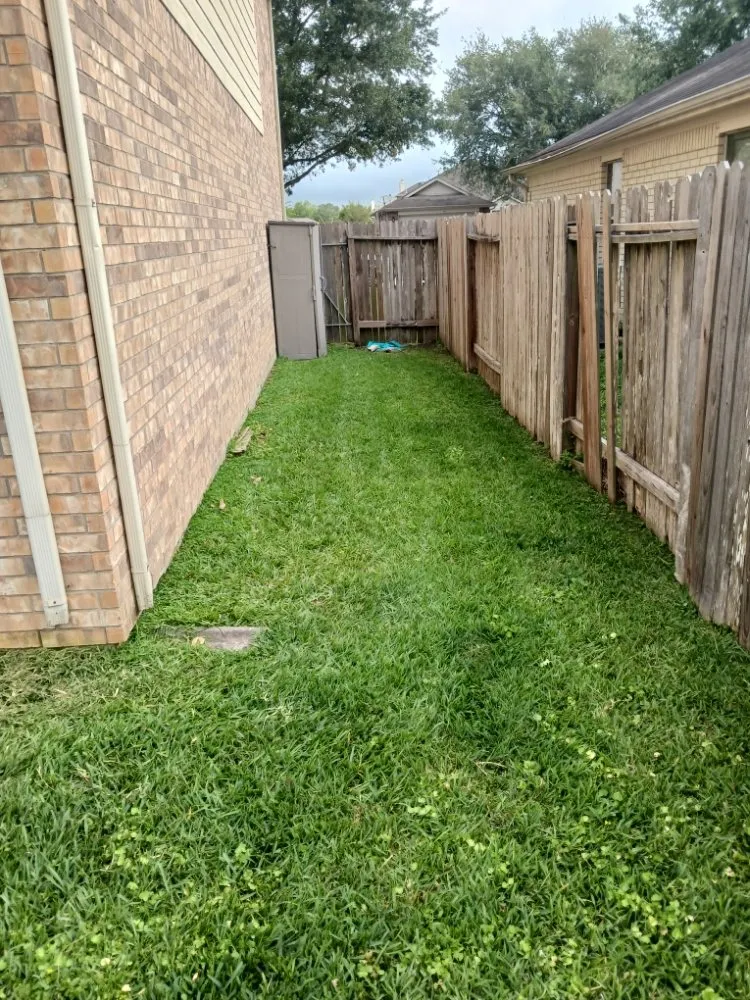 Trusted lawn mowing service experts serving La Marque, TX - GETTER DUNNE LAWN SERVICE