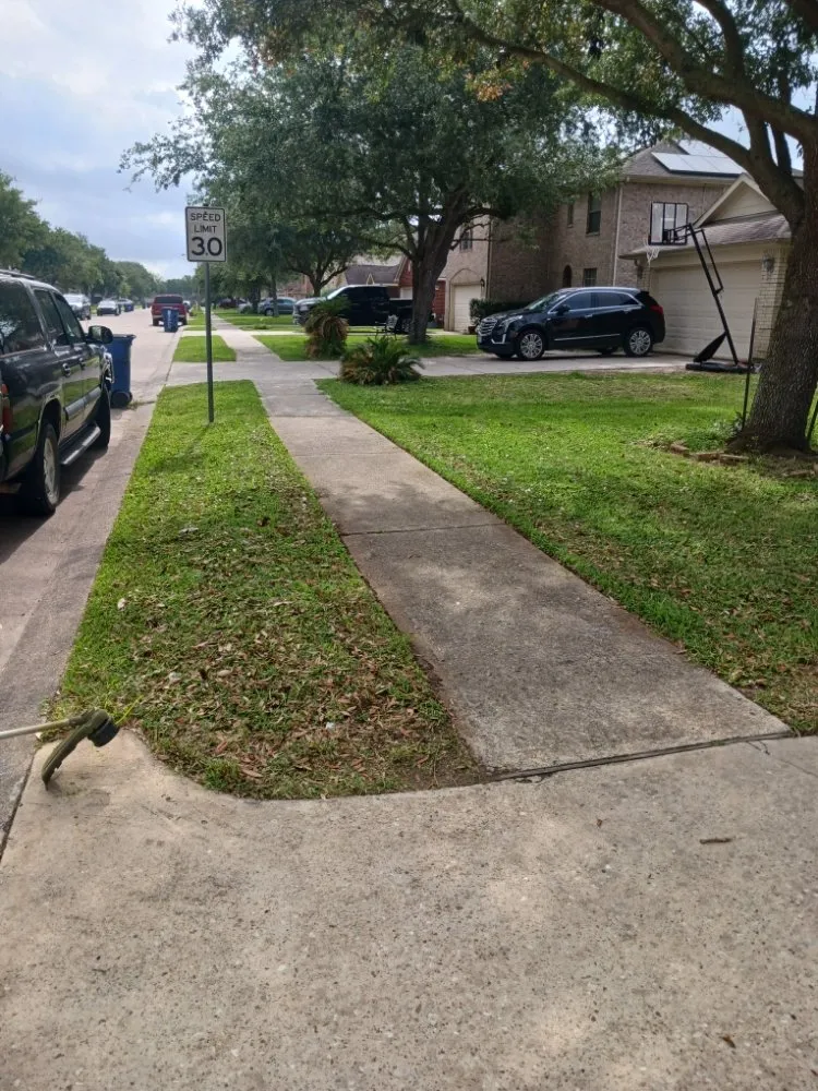 Trusted garden landscaping in La Marque, TX by GETTER DUNNE LAWN SERVICE