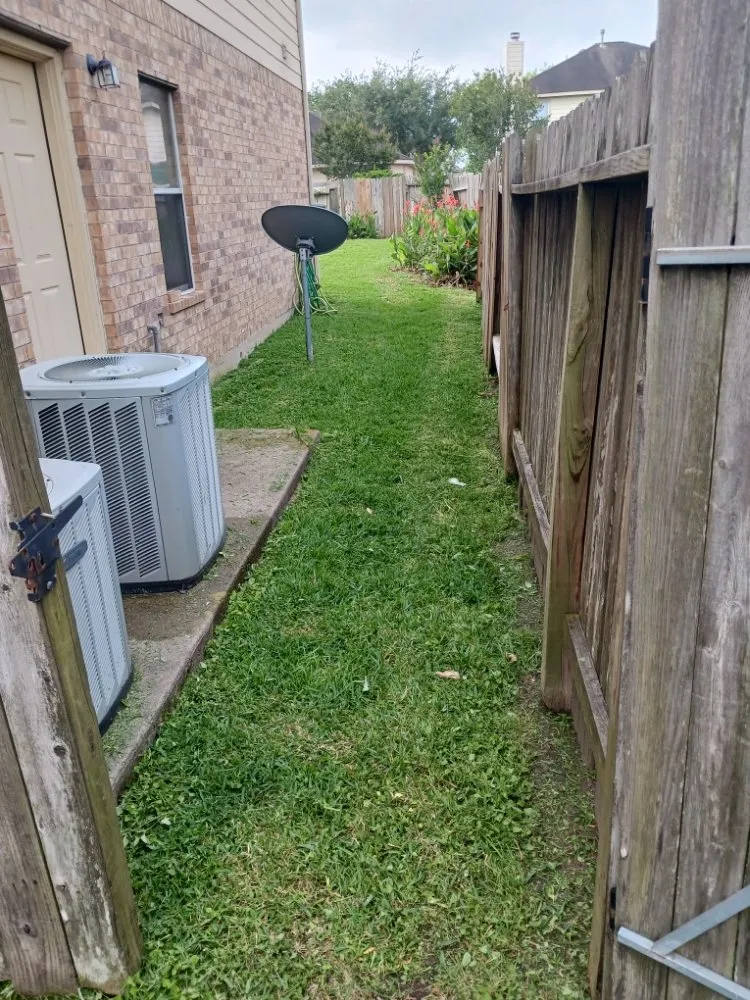 Custom residential landscaping in La Marque, TX by GETTER DUNNE LAWN SERVICE