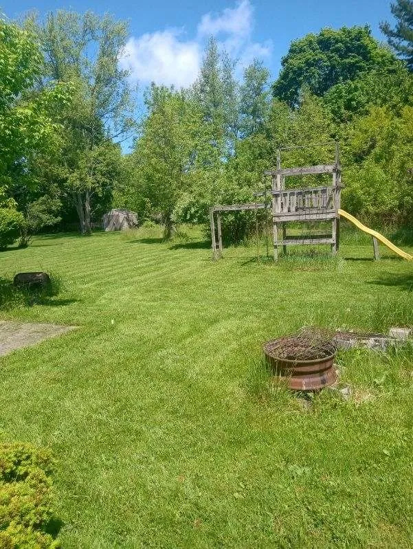 Top-rated garden landscaping in Garfield Heights, OH by GetzIt Done Lawn Service