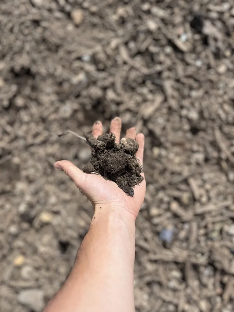 Local landscaping services experts serving Branford, CT - G&G Earth Materials