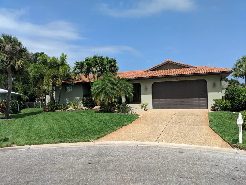 Trusted lawn care service for residential properties across Sarasota, FL - G&G Garden and Lawn Care