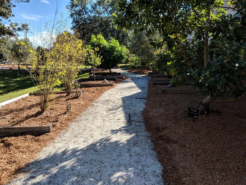 Professional landscaping services experts serving Sarasota, FL - G&G Garden and Lawn Care