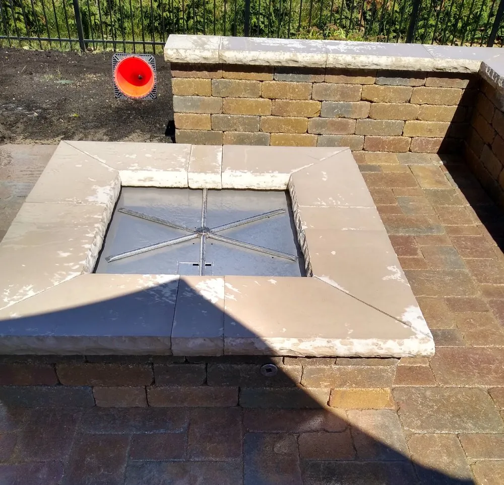 Local outdoor landscaping experts serving Valparaiso, IN - G&G Landscape