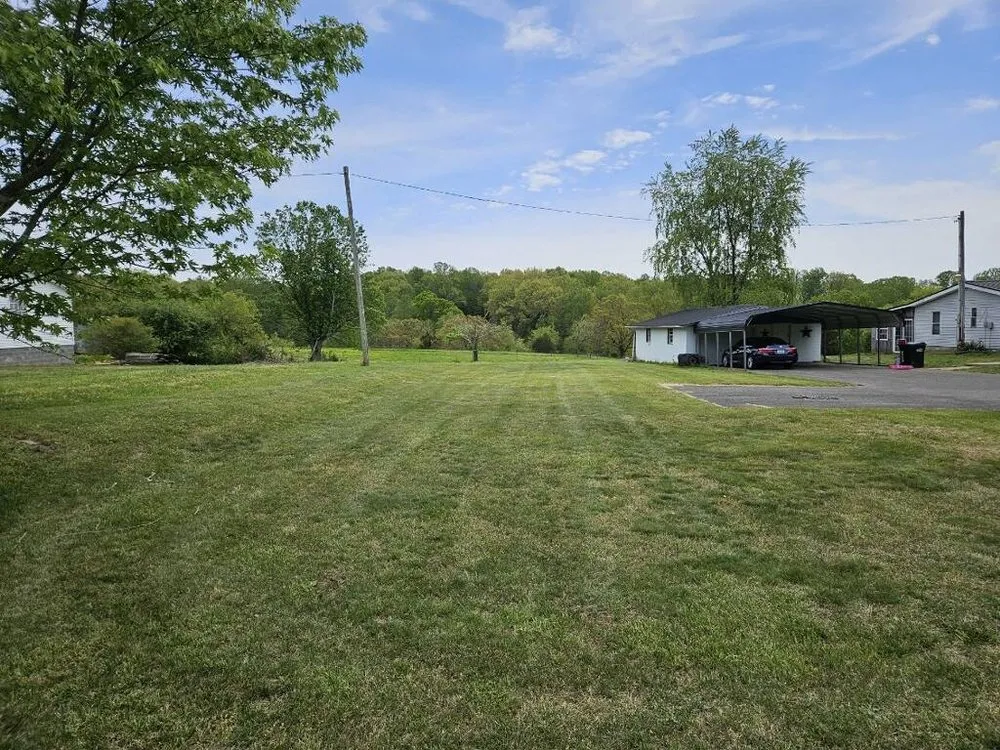 Local lawn mowing service in Glasgow, KY by G&H Affordable Lawn Care