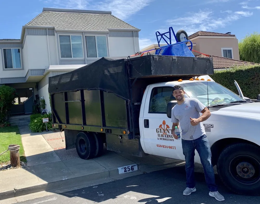 Affordable yard cleanup service in San Francisco, CA by Giant Hauling & Demolition