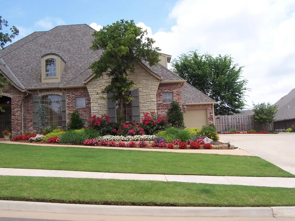 Professional landscape installation in Edmond, OK - Giant Landscape