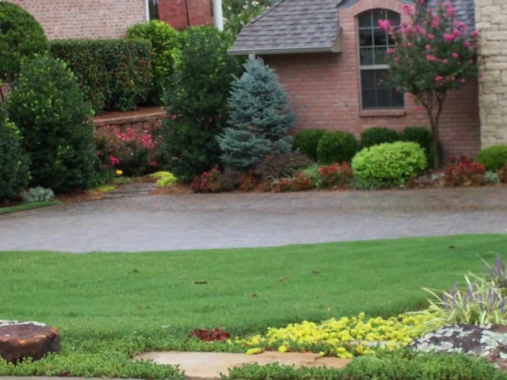 Reliable landscape design for beautiful yards in Edmond, OK by Giant Landscape