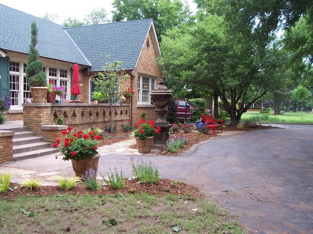 Expert lawn mowing service in Edmond, OK by Giant Landscape