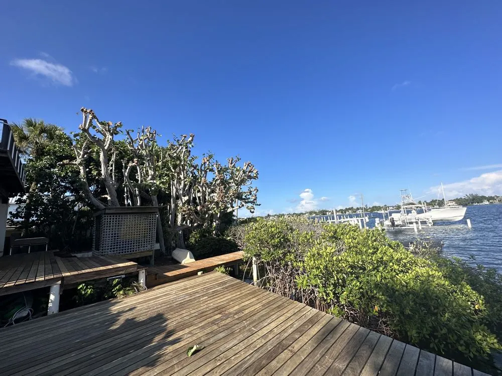 Top-rated yard cleanup service experts serving Boca Raton, FL - Gibbs Pro Services