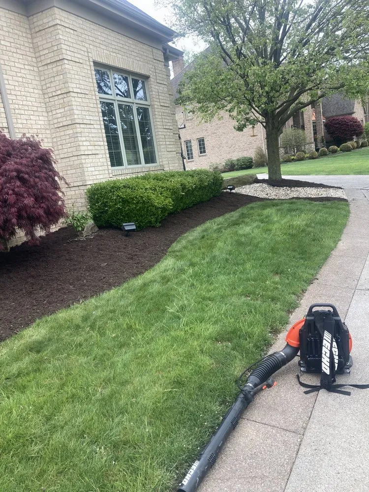 Top-rated residential landscaping with custom design in Glenshaw, PA by Gibler Grounds