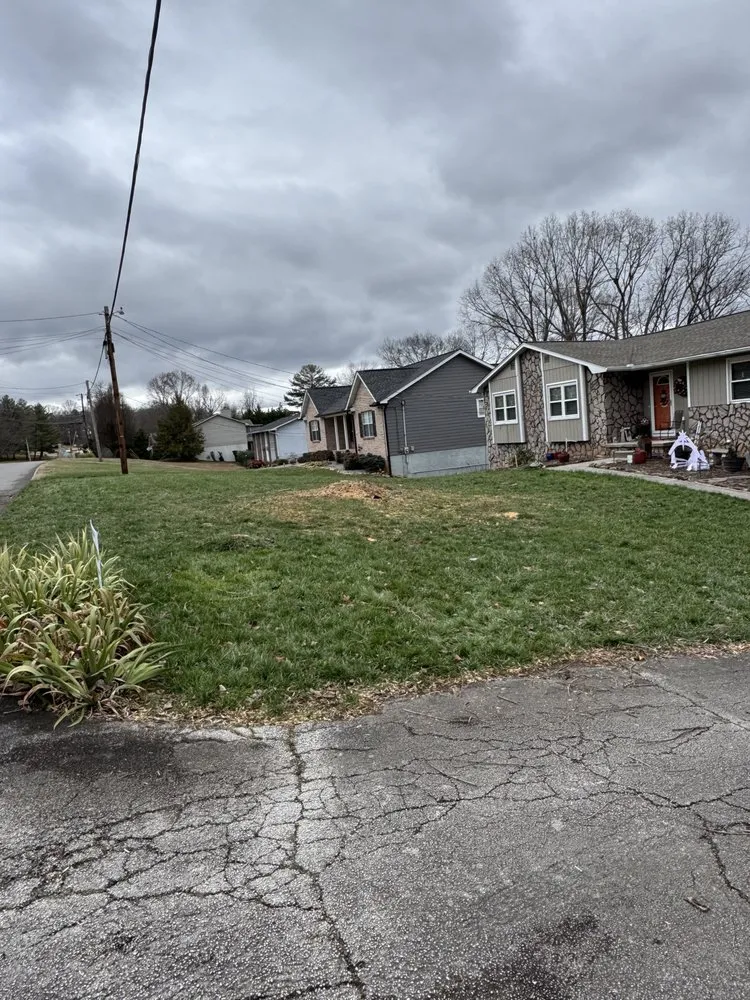 Local lawn mowing service experts serving Sharps Chapel, TN - Gibson Land Services