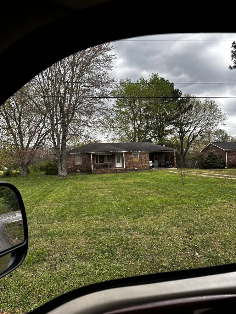 Top-rated lawn care service with custom design in Fayetteville, TN by Gibson Lawncare