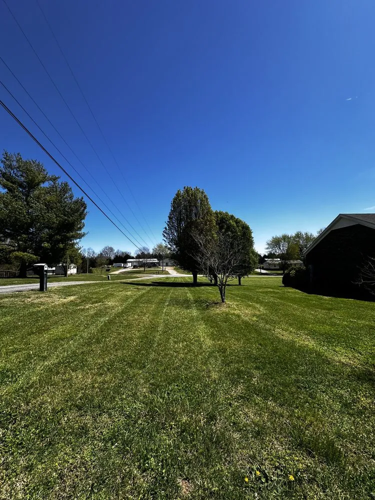 Top-rated lawn mowing service in Fayetteville, TN - Gibson Lawncare