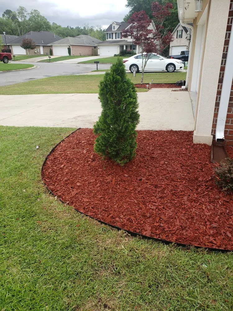 Custom lawn mowing service experts serving Pensacola, FL - Giglio Lawn Services