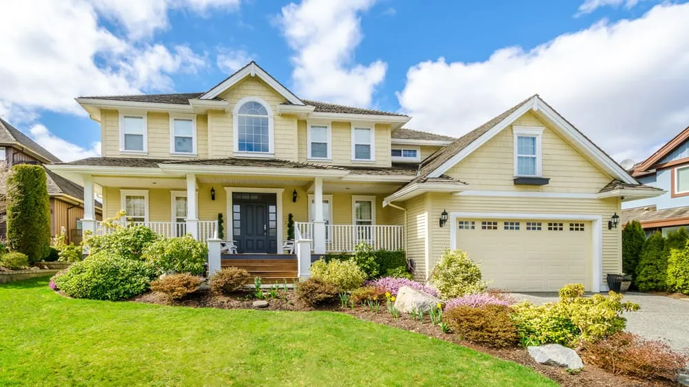 Top-rated lawn care service in Park Ridge, NJ by Gil Santos Landscaping