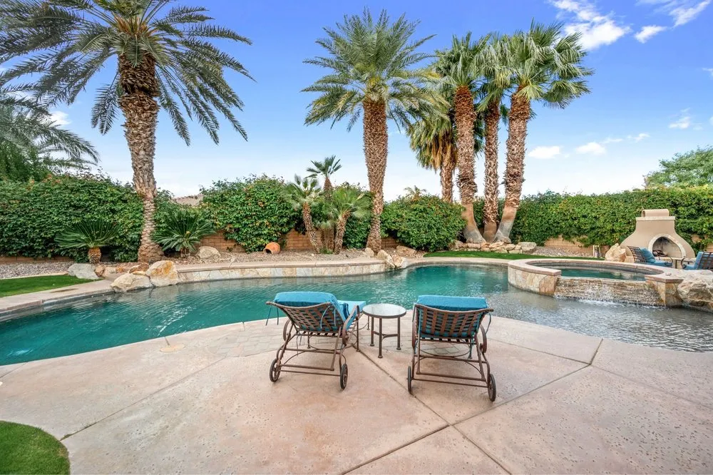 Custom lawn mowing service in Cathedral City, CA - Gilberto’s Maintenance Services