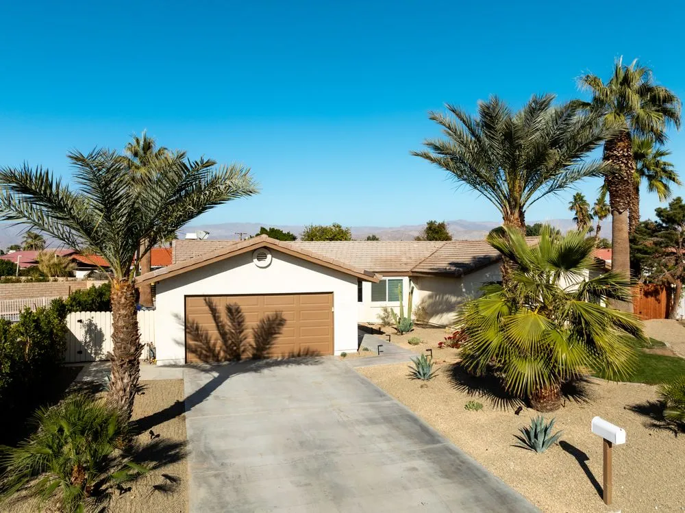 Reliable lawn mowing service experts serving Cathedral City, CA - Gilberto’s Maintenance Services