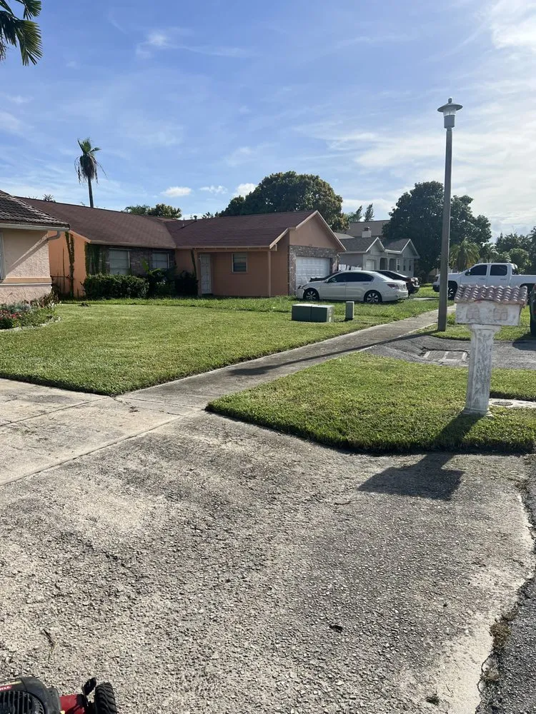 Local lawn care service experts serving Lighthouse Point, FL - Giles lawn service