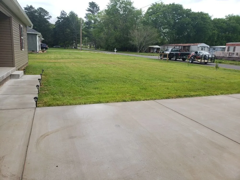 Local yard cleanup service experts serving South Pittsburg, TN - Gilliam And Sons Lawn Care