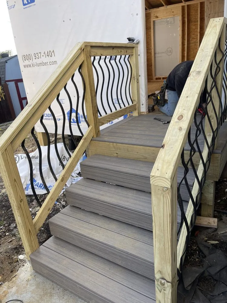 Top-rated yard cleanup service with custom design in Louisville, KY by Gilly Grass Home Exterior Services