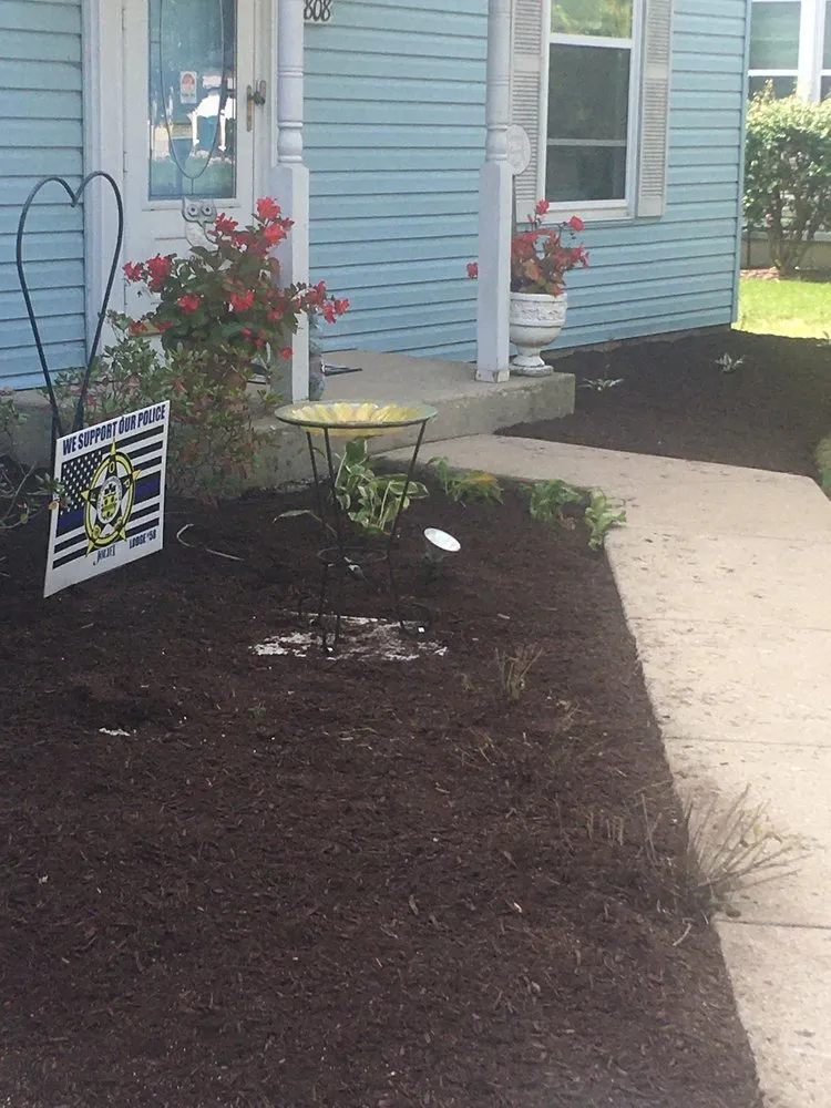 Professional garden landscaping in Joliet, IL by Ginkgo Landscaping And Tree Service