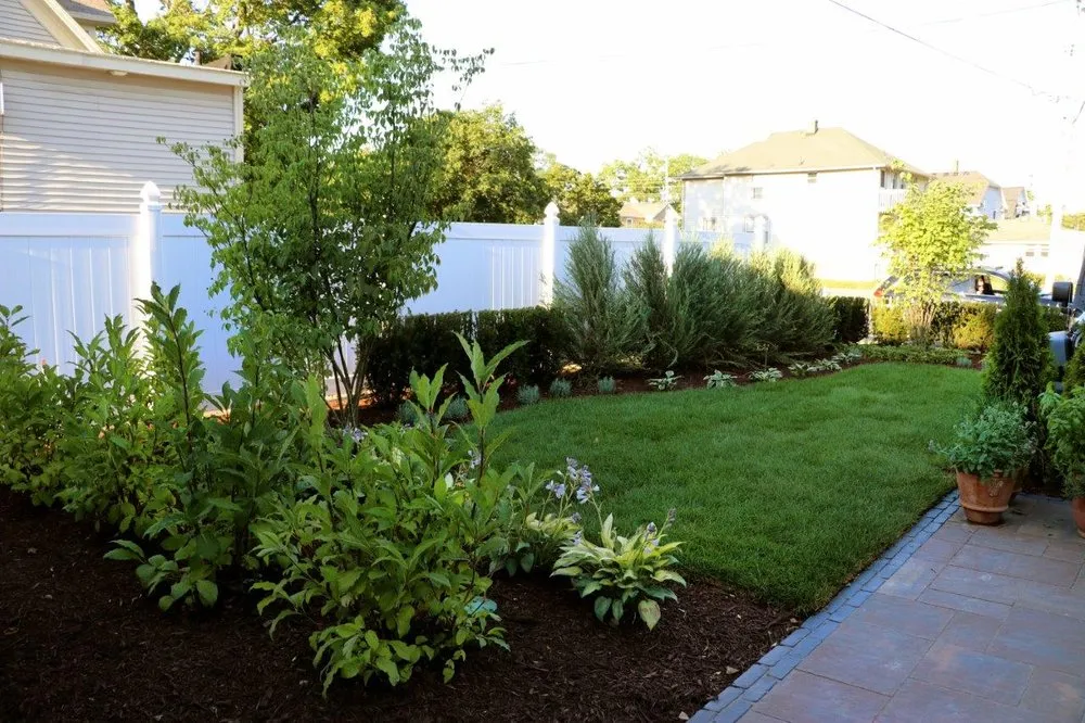 Professional outdoor landscaping for beautiful yards in Mobile, AL by Ginnis Landscaping