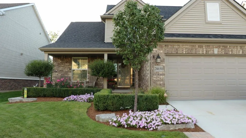 Custom yard cleanup service in Mobile, AL - Ginnis Landscaping