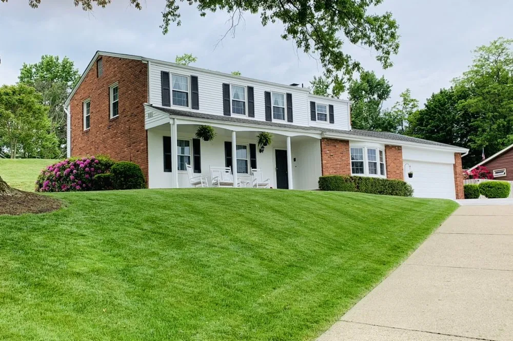 Custom garden landscaping in Coraopolis, PA - Gino’s Mowing Service