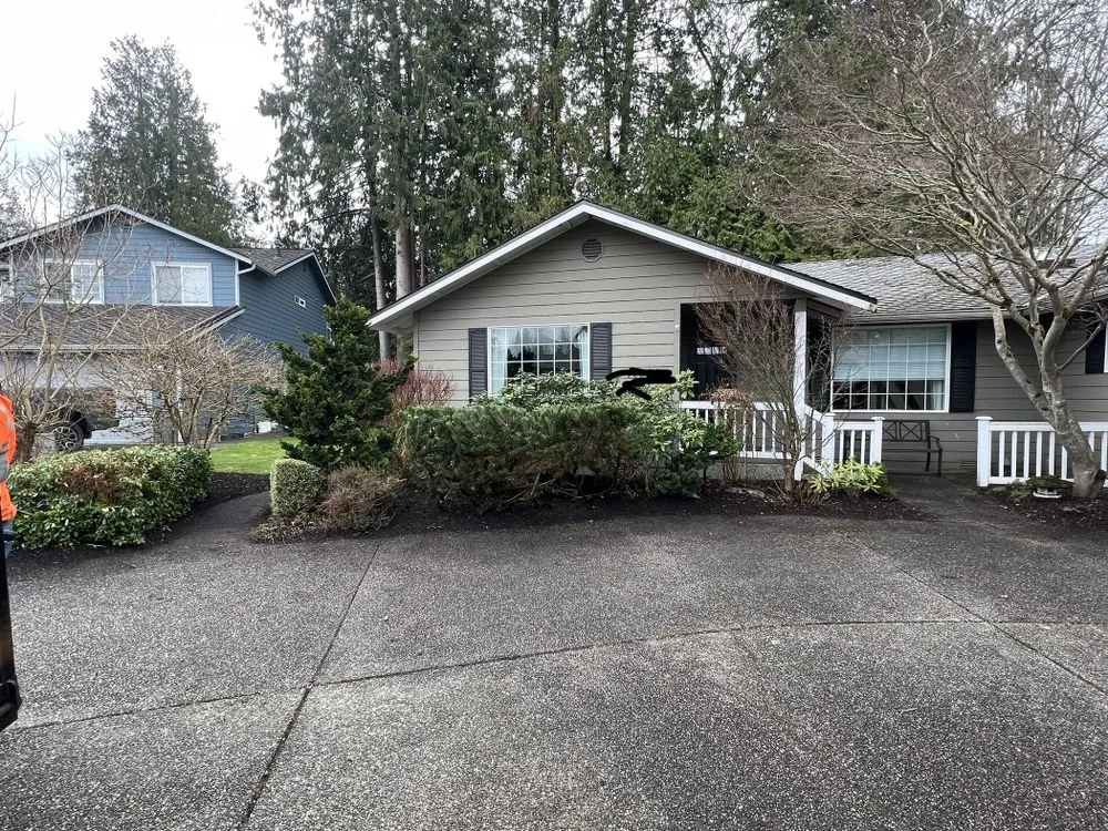 Professional lawn mowing service experts serving Everett, WA - Gio’s Landscaping