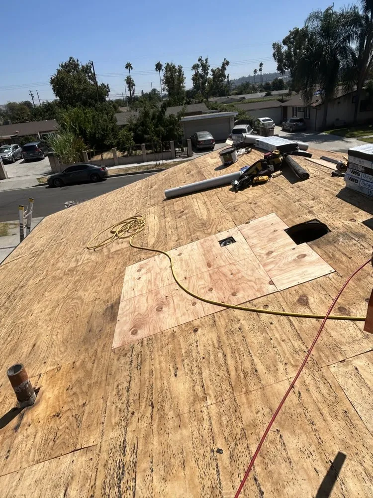 Affordable yard maintenance in Azusa, CA by Giovany’s Roofing And More