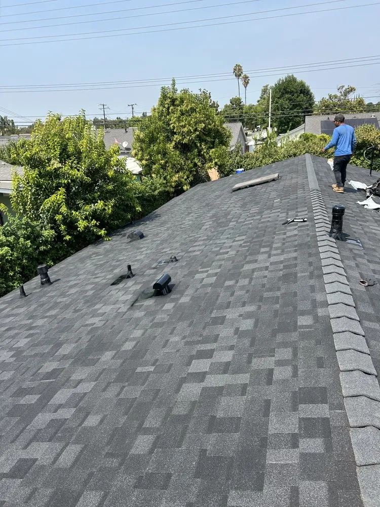 Professional yard maintenance in Azusa, CA by Giovany’s Roofing And More