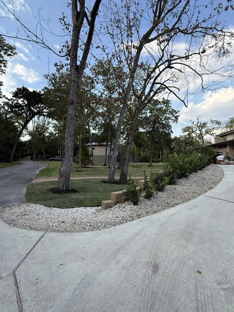 Expert yard maintenance in Houston, TX by Giron Landscape