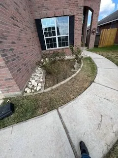 Trusted residential landscaping in Mont Belvieu, TX - Giter'Dun Lawn & Landscaping