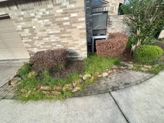 Expert lawn care service in Mont Belvieu, TX by Giter'Dun Lawn & Landscaping