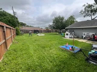 Local lawn mowing service in Mont Belvieu, TX by Giter'Dun Lawn & Landscaping