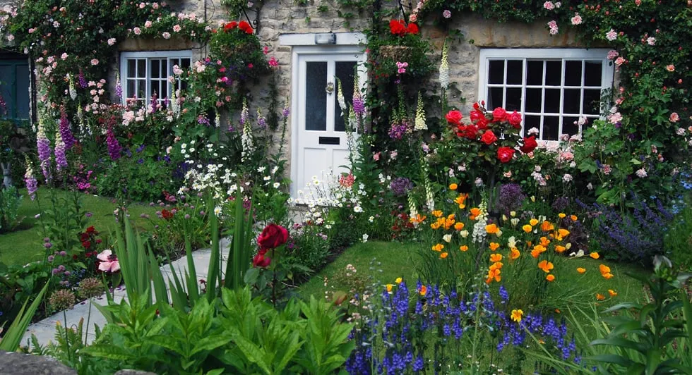Reliable garden landscaping for beautiful yards in Gulph Mills, PA by Giverny Gardens