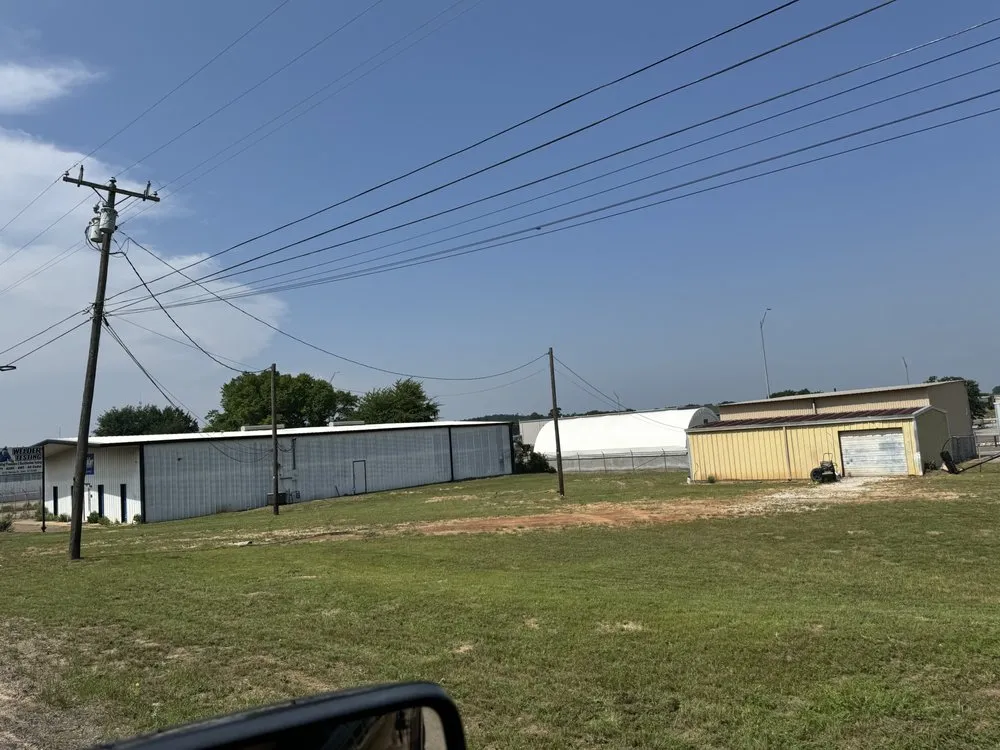 Custom lawn care service experts serving Tyler, TX - G&J Landscape