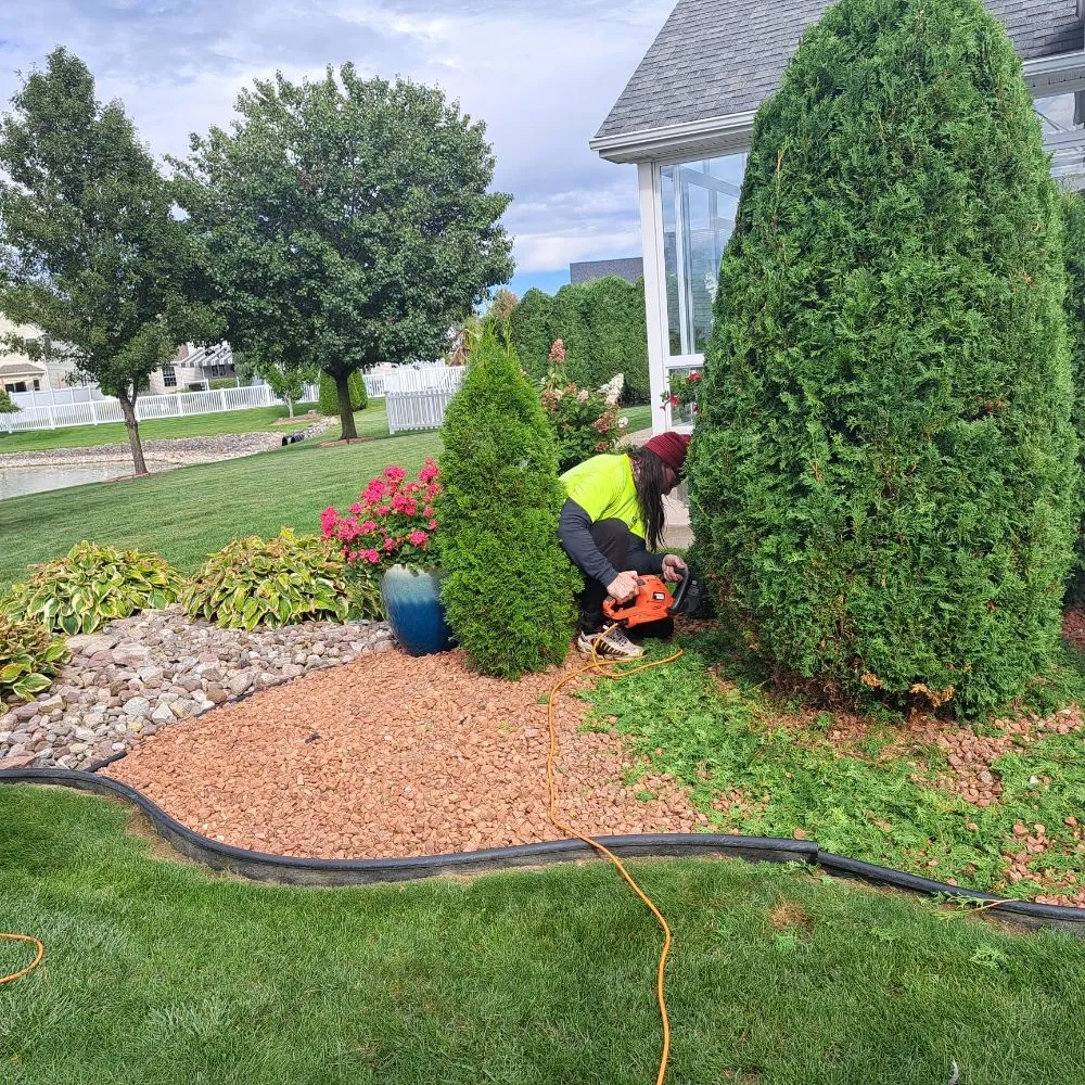 Custom yard cleanup service with custom design across Niagara Falls, NY - GJ'S Janitorial Services