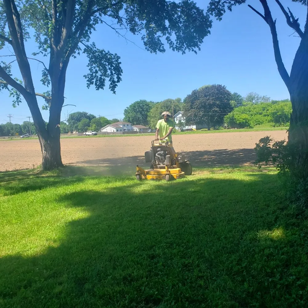 Expert yard maintenance for year-round maintenance across Niagara Falls, NY - GJ'S Janitorial Services