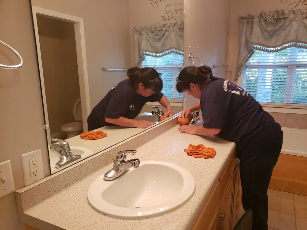 Affordable yard cleanup service in Niagara Falls, NY by GJ'S Janitorial Services