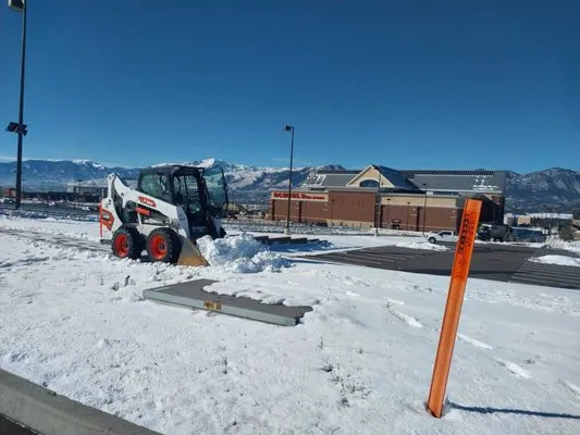 G&K's Landscaping & Construction Logo