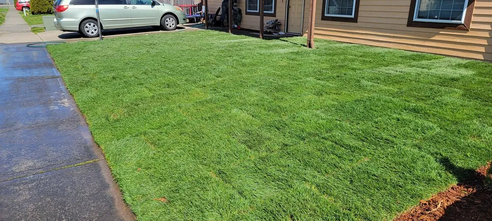 Expert lawn care service experts serving Tacoma, WA - G&L Landscaping