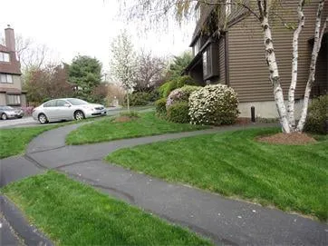 Custom lawn mowing service experts serving Stamford, CT - GL Lawn Maintenance